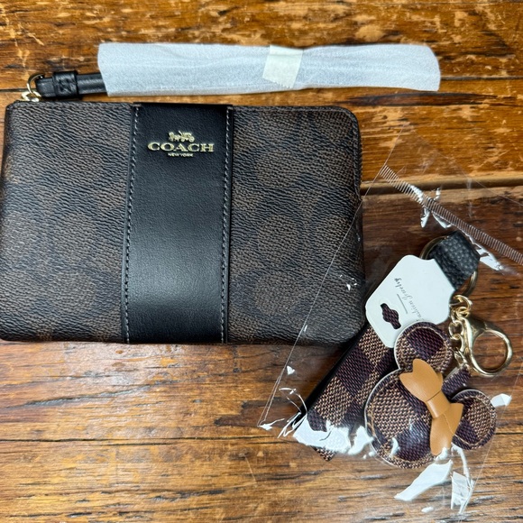 Coach Brown Corner Zipper Wristlet with Mouse & Bow Bag Charm/Keychain. NWT - Picture 2 of 4